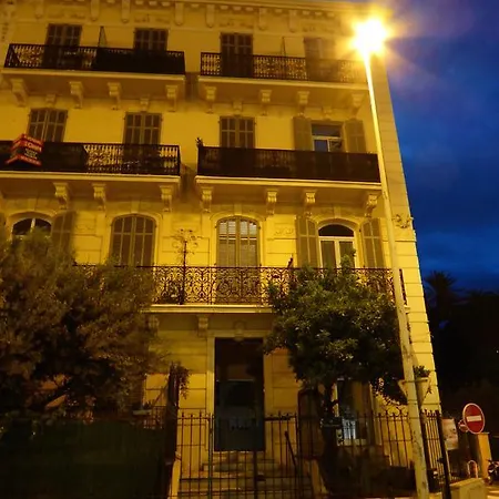 Gustave 아파트